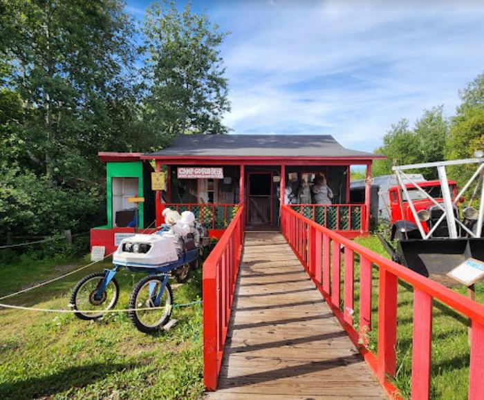 Da Yoopers Tourist Trap - Web Listing (newer photo)